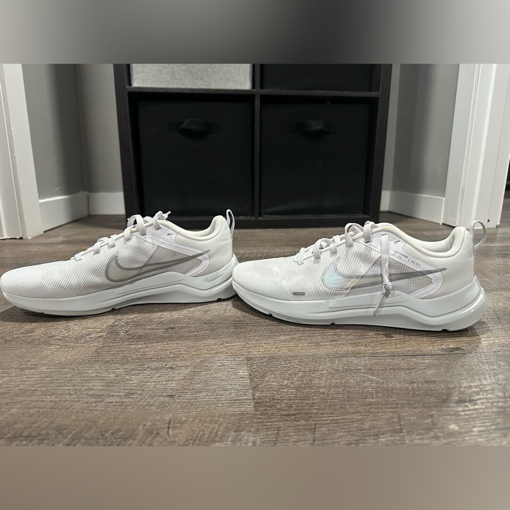 Unisex white and gray Nike running shoes. Mens 9/Womens 10. Very gently worn.